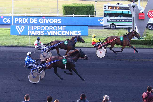 Photo d'arrivée de la course pmu PRIX DE GIVORS à PARIS-VINCENNES le Jeudi 8 septembre 2022