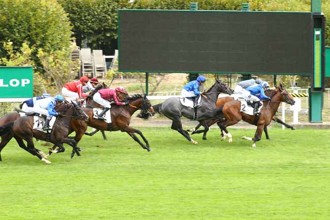 Photo d'arrivée de la course pmu PRIX FAST FOX à SAINT CLOUD le Vendredi 9 septembre 2022