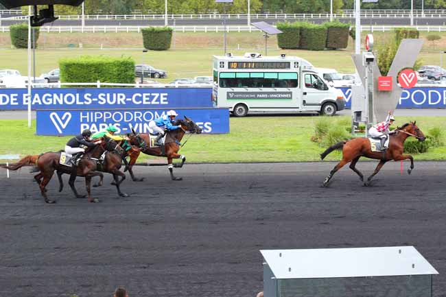 Photo d'arrivée de la course pmu PRIX DE BAGNOLS-SUR-CEZE à PARIS-VINCENNES le Samedi 10 septembre 2022