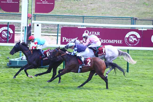 Photo d'arrivée de la course pmu QATAR PRIX DU PONT DE GRENELLE à LONGCHAMP le Dimanche 11 septembre 2022