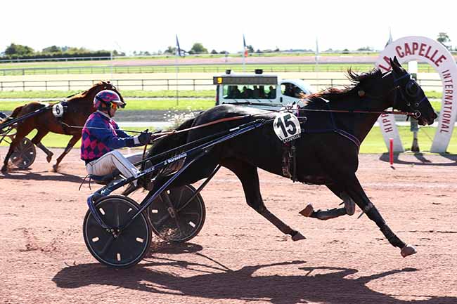 Photo d'arrivée de la course pmu PX CREDIT AGRICOLE - COEUR DE THIERACHE à LA CAPELLE le Mercredi 21 septembre 2022