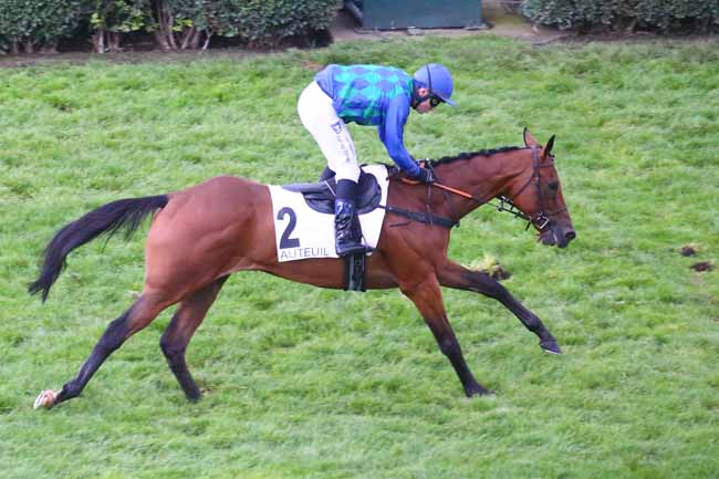 Photo d'arrivée de la course pmu PRIX THE FELLOW - MARQUISE DE MORATALLA à AUTEUIL le Samedi 24 septembre 2022