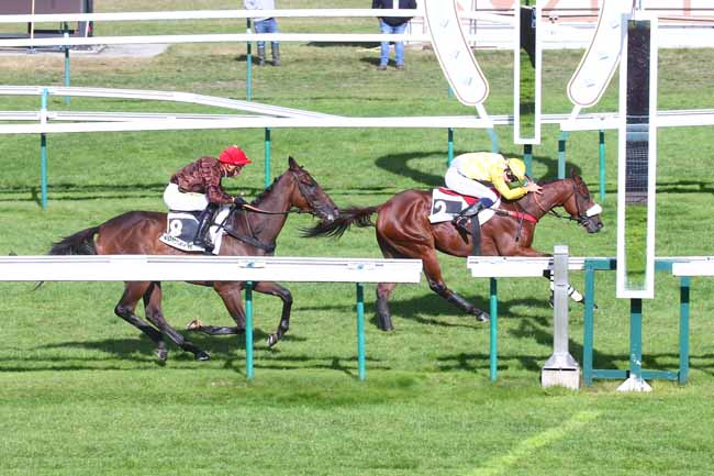 Photo d'arrivée de la course pmu PRIX NORTHERNTOWN à COMPIEGNE le Mardi 27 septembre 2022