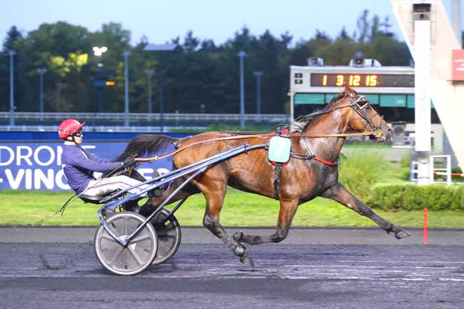 Photo d'arrivée de la course pmu PRIX MYRRHA à PARIS-VINCENNES le Mardi 27 septembre 2022