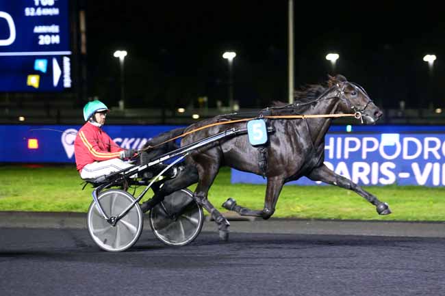 Photo d'arrivée de la course pmu PRIX HEKATE à PARIS-VINCENNES le Mardi 27 septembre 2022