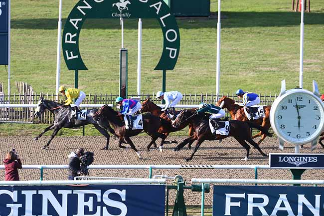 Photo d'arrivée de la course pmu PRIX DE LA THEVE à CHANTILLY le Jeudi 29 septembre 2022