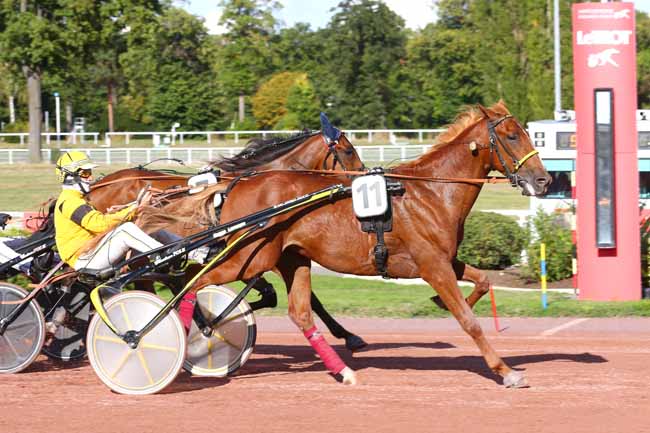 Photo d'arrivée de la course pmu PRIX DE LA PORTE DE COURCELLES à ENGHIEN le Jeudi 29 septembre 2022