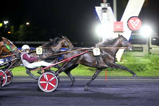 Photo d'arrivée de la course pmu GRAND PRIX DE L'U.E.T. (GROUPE A) à PARIS-VINCENNES le Vendredi 30 septembre 2022