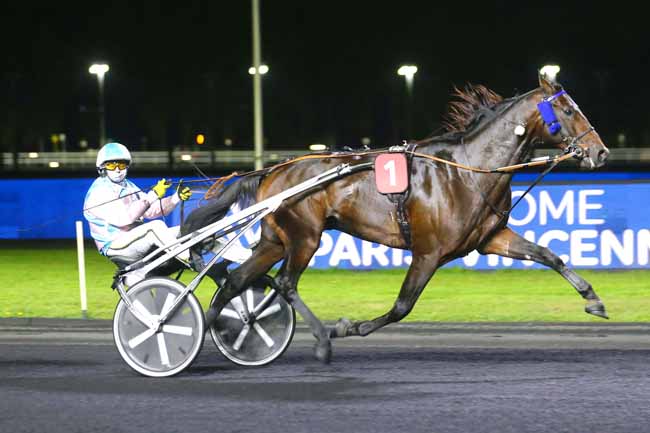Photo d'arrivée de la course pmu GRAND PRIX DE L'U.E.T (GROUPE B) à PARIS-VINCENNES le Vendredi 30 septembre 2022