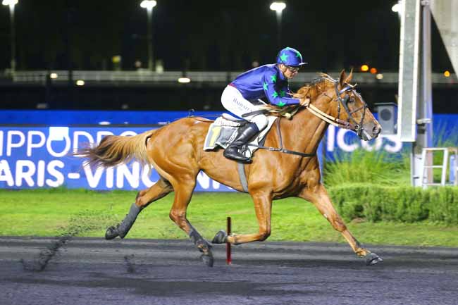 Photo d'arrivée de la course pmu PRIX GAURICUS à PARIS-VINCENNES le Vendredi 30 septembre 2022