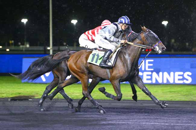 Photo d'arrivée de la course pmu PRIX BYBLIS à PARIS-VINCENNES le Vendredi 30 septembre 2022