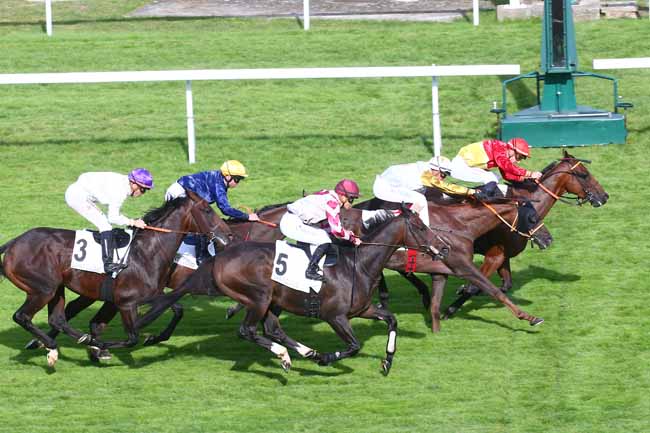 Photo d'arrivée de la course pmu PRIX SCARAMOUCHE à SAINT CLOUD le Vendredi 30 septembre 2022