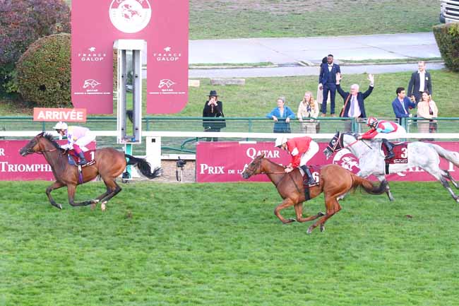 Photo d'arrivée de la course pmu QATAR PRIX DE LA FORET PRESENTE PAR EDUCATION ABOVE ALL à LONGCHAMP le Dimanche 2 octobre 2022