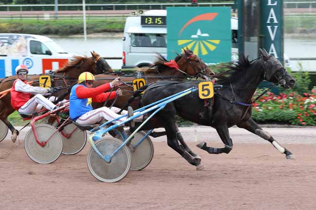 Photo d'arrivée de la course pmu PRIX HORSE RAIL CLOTURE CONCEPT (PRIX ANNA MIX) à LAVAL le Mercredi 5 octobre 2022