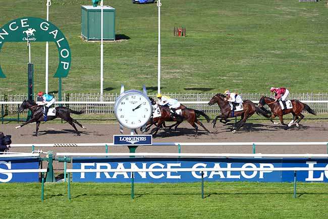 Photo d'arrivée de la course pmu PRIX DU CABINET DES GEMMES à CHANTILLY le Mercredi 5 octobre 2022