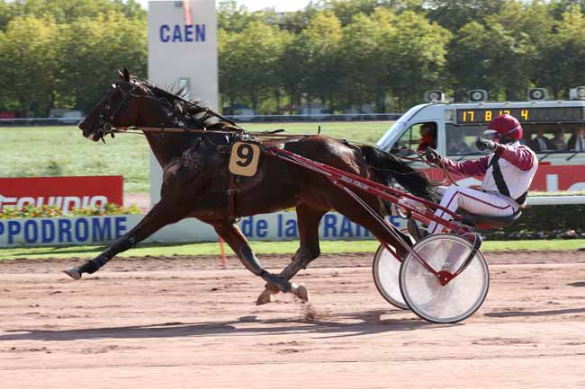 Photo d'arrivée de la course pmu PRIX DE FOLLIGNY à CAEN le Samedi 8 octobre 2022