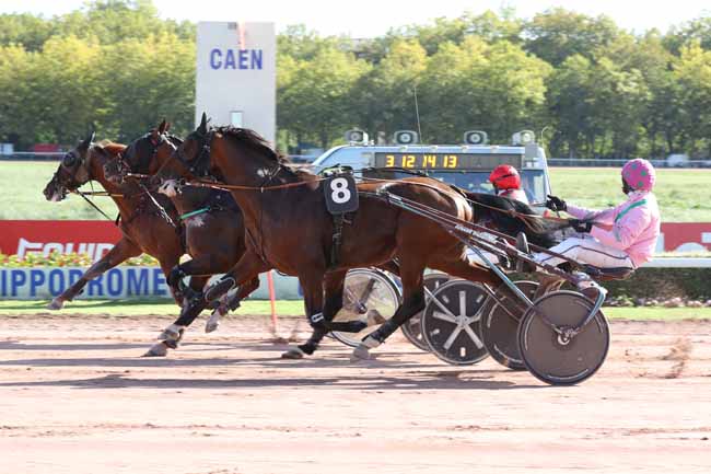 Photo d'arrivée de la course pmu PRIX DE FORMENTIN à CAEN le Samedi 8 octobre 2022