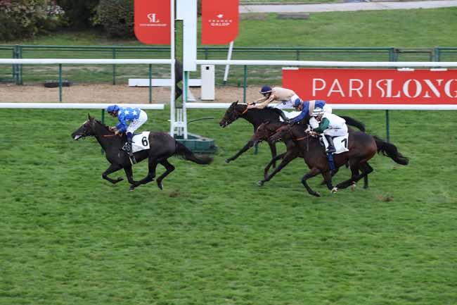 Photo d'arrivée de la course pmu PRIX DU VAL VAUVERT à LONGCHAMP le Jeudi 13 octobre 2022