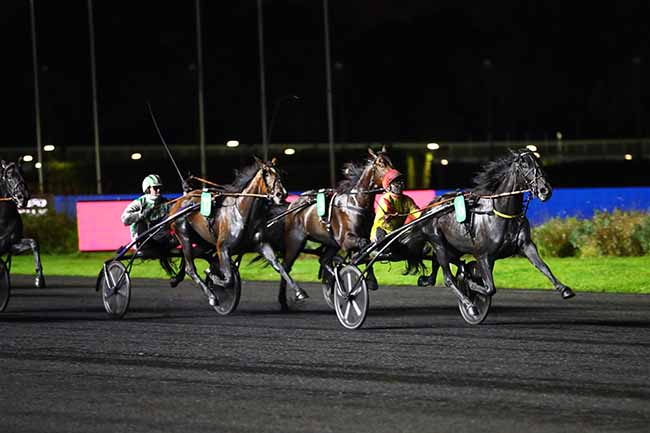 Photo d'arrivée de la course pmu CHAMPIONNAT EUROPEEN DES 3 ANS à PARIS-VINCENNES le Vendredi 14 octobre 2022