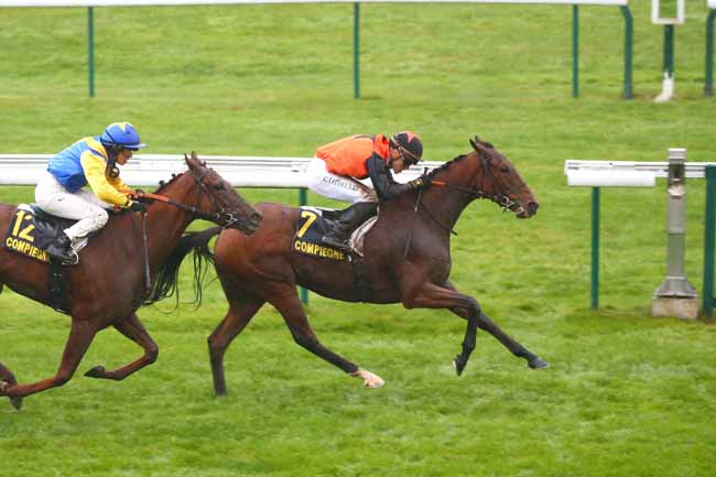 Photo d'arrivée de la course pmu PRIX DE VIEUX MOULIN à COMPIEGNE le Vendredi 14 octobre 2022
