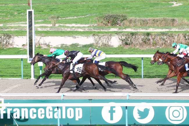 Photo d'arrivée de la course pmu PRIX DE LA FORET DE LYONS à DEAUVILLE le Mardi 18 octobre 2022