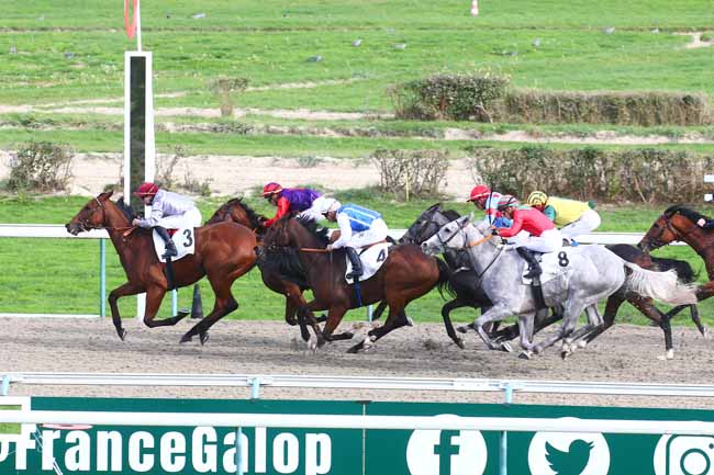 Photo d'arrivée de la course pmu PRIX DE LA VILLA LES ABEILLES à DEAUVILLE le Mercredi 19 octobre 2022