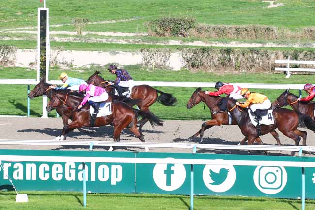 Photo d'arrivée de la course pmu PRIX D'AUBIGNY à DEAUVILLE le Mercredi 19 octobre 2022