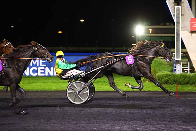 Photo d'arrivée de la course pmu PRIX MARCEL DEJEAN à PARIS-VINCENNES le Vendredi 21 octobre 2022