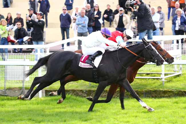 Photo d'arrivée de la course pmu PRIX ROMLENE PRIMEURS DEAUVILLE (PRIX DES IMPATIENCES) à CLAIREFONTAINE le Vendredi 21 octobre 2022