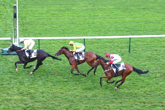 Photo d'arrivée de la course pmu PRIX DE VILLENEUVE-L'ETANG à LONGCHAMP le Jeudi 27 octobre 2022