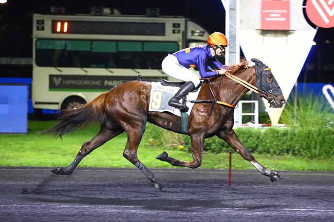 Photo d'arrivée de la course pmu PRIX OLRY-ROEDERER à PARIS-VINCENNES le Vendredi 28 octobre 2022