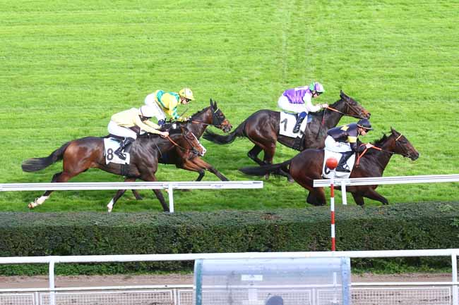 Photo d'arrivée de la course pmu PRIX THEBAIS à SAINT CLOUD le Vendredi 28 octobre 2022