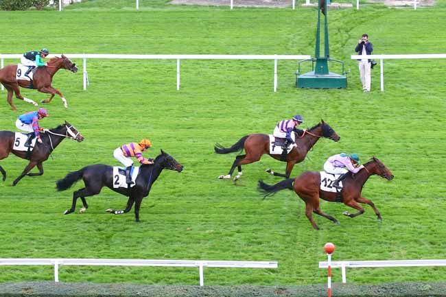 Photo d'arrivée de la course pmu PRIX D'ABLIS à SAINT CLOUD le Vendredi 28 octobre 2022