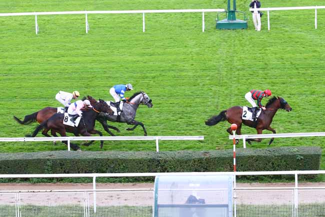 Photo d'arrivée de la course pmu PRIX DE SAINT-HONORAT à SAINT CLOUD le Vendredi 28 octobre 2022