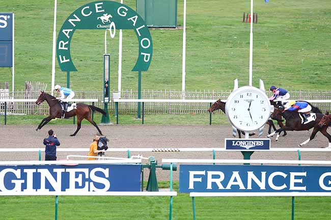 Photo d'arrivée de la course pmu PRIX DE LA VOIE DU GARDE à CHANTILLY le Dimanche 30 octobre 2022