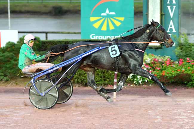 Photo d'arrivée de la course pmu PRIX CREDIT AGRICOLE ANJOU-MAINE à LAVAL le Mardi 1 novembre 2022