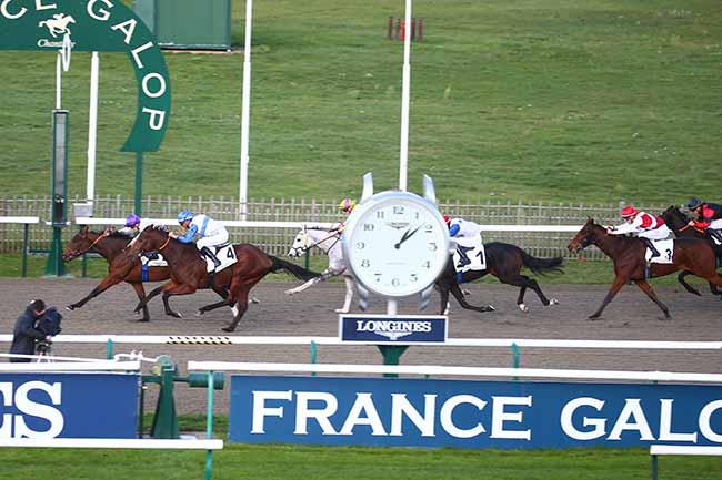 Photo d'arrivée de la course pmu PRIX DES CHAMPARTS à CHANTILLY le Mercredi 2 novembre 2022