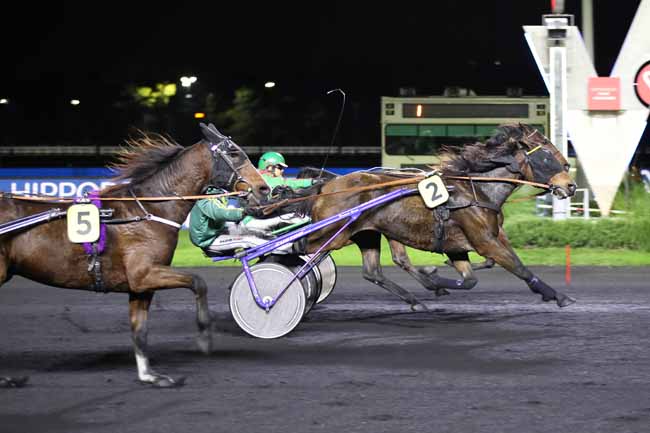 Photo d'arrivée de la course pmu PRIX BARBARA à PARIS-VINCENNES le Vendredi 4 novembre 2022