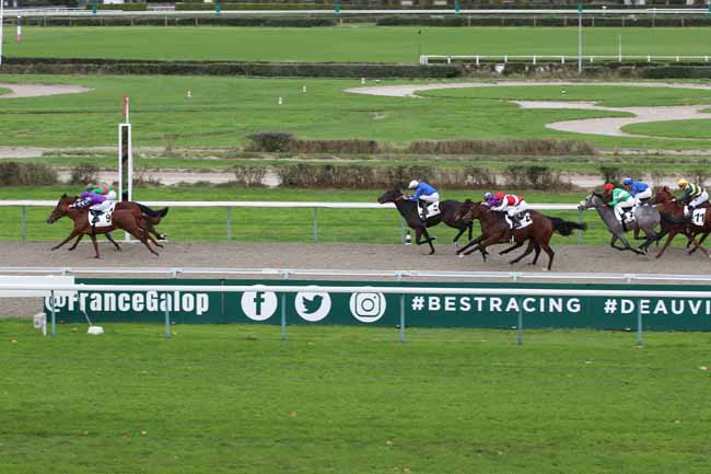 Photo d'arrivée de la course pmu PRIX DE BONNEVILLE à DEAUVILLE le Dimanche 6 novembre 2022