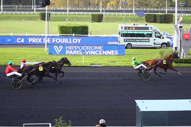 Photo d'arrivée de la course pmu PRIX DE FOUILLOY à PARIS-VINCENNES le Lundi 7 novembre 2022