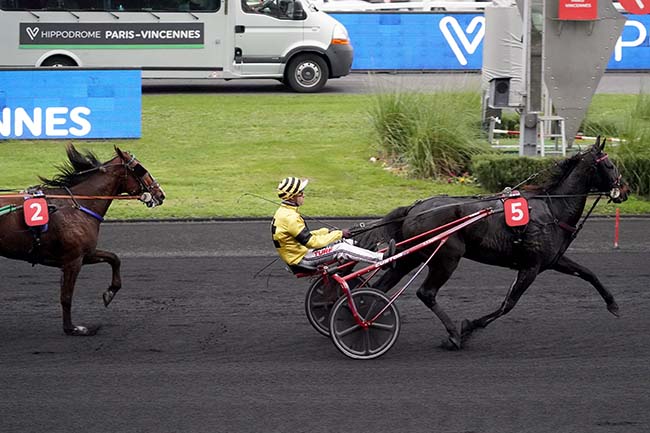Photo d'arrivée de la course pmu PRIX D'HARFLEUR à PARIS-VINCENNES le Jeudi 10 novembre 2022