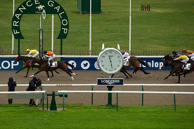 Photo d'arrivée de la course pmu PRIX DES GRANDS APPARTEMENTS à CHANTILLY le Mardi 15 novembre 2022