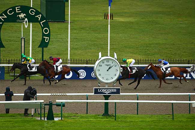 Photo d'arrivée de la course pmu PRIX DU CLOS DE LA BARRE à CHANTILLY le Mardi 15 novembre 2022