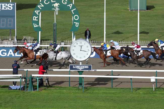 Photo d'arrivée de la course pmu PRIX DU CABINET DES ARTS GRAPHIQUES à CHANTILLY le Mercredi 16 novembre 2022