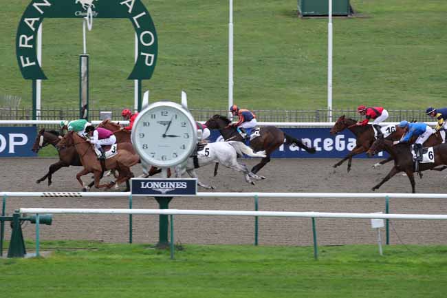 Photo d'arrivée de la course pmu PRIX DU CABINET DES ANTIQUES à CHANTILLY le Mercredi 16 novembre 2022