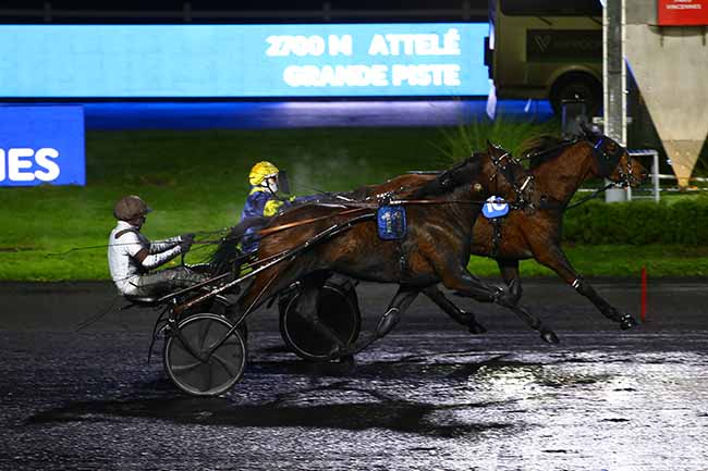 Photo d'arrivée de la course pmu PRIX DE CASSAIGNE à PARIS-VINCENNES le Lundi 21 novembre 2022