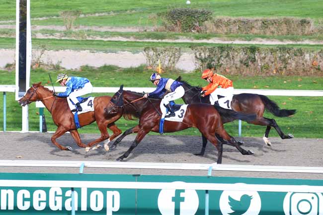 Photo d'arrivée de la course pmu PRIX DE LA PIGEONNIERE à DEAUVILLE le Mardi 22 novembre 2022