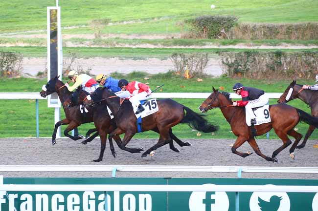 Photo d'arrivée de la course pmu PRIX DU CHALET MOZIN à DEAUVILLE le Mardi 22 novembre 2022