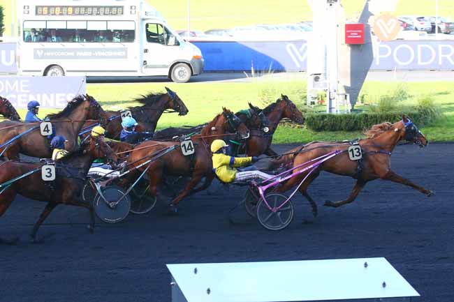 Photo d'arrivée de la course pmu PRIX DE SILLE-LE-GUILLAUME à PARIS-VINCENNES le Jeudi 24 novembre 2022