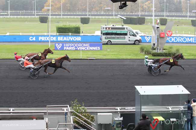 Photo d'arrivée de la course pmu PRIX DE BEAUVOIR à PARIS-VINCENNES le Samedi 26 novembre 2022